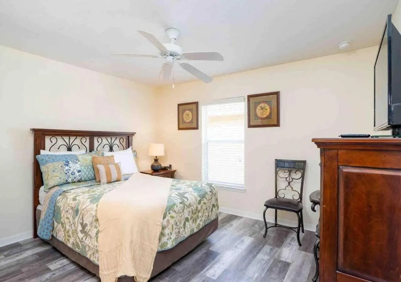 5 Bedroom, 7 Bed , 3 Bathroom Midterm Rental Home With Pool And Game Room, Near Disney Davenport 0*,  Stany Zjednoczone Ameryki