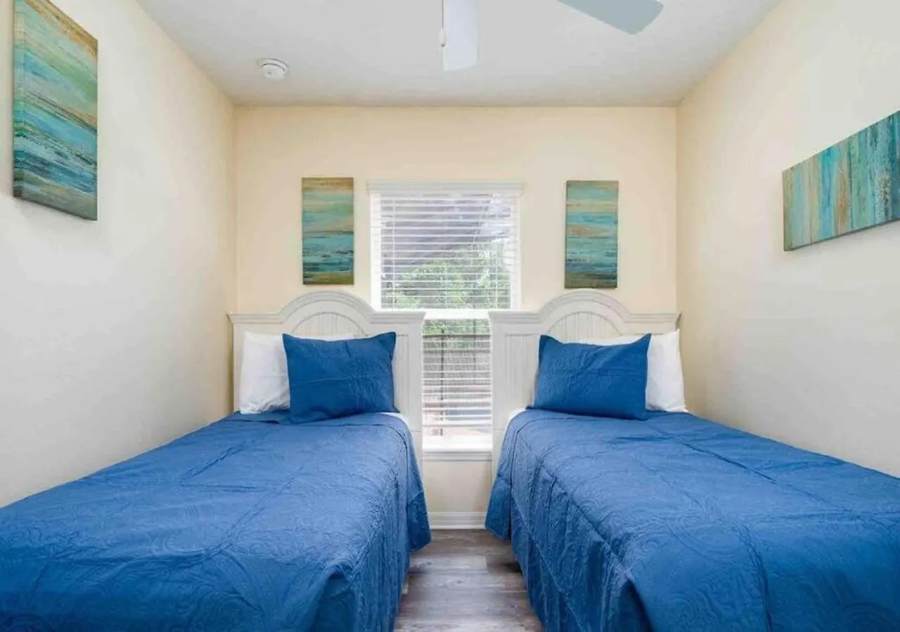 5 Bedroom, 7 Bed , 3 Bathroom Midterm Rental Home With Pool And Game Room, Near Disney Davenport Dom wakacyjny
